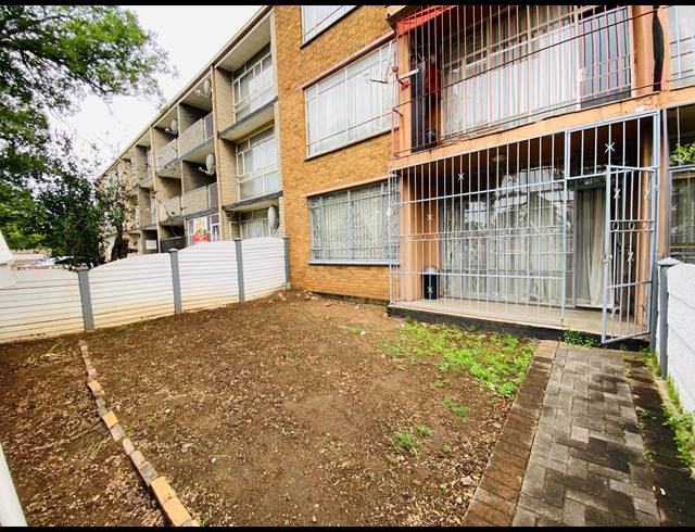 2 BEDROOM FLAT FOR SALE IN VEREENIGING CENTRAL